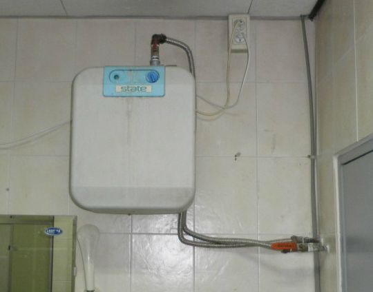 부천동초등학교 1층 교직원화장실 전기온수기