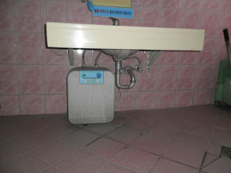 부천동곡초등학교  5층 남화장실 전기온수기