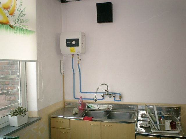 장수초등학교 2층 교무실 전기온수기